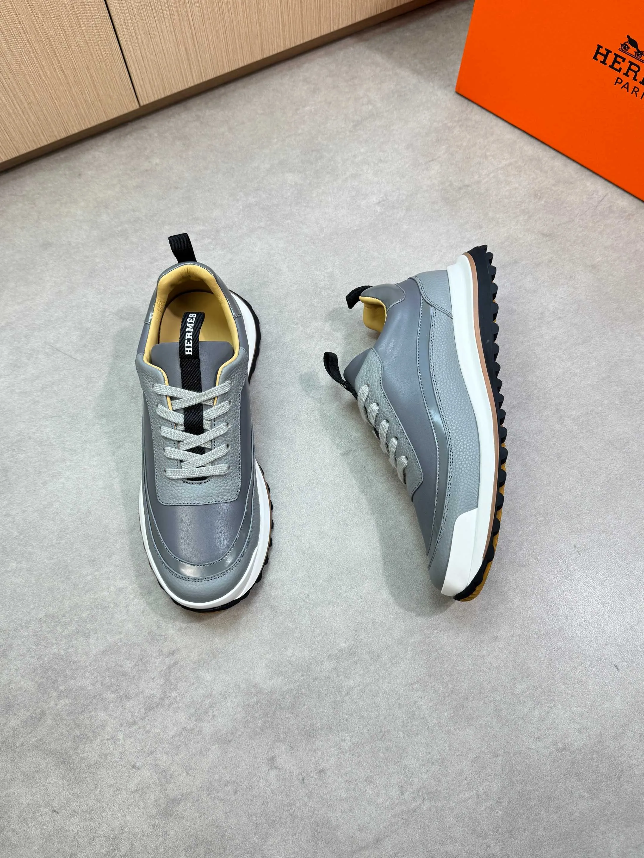 Men's shoes 💰800 [HERMES] Hermès - High-end quality original order·Casual sports shoes - Upper: 🔝 pebbled calfskin, Nappa calfskin, shoe body sewn with contrasting edge color, tongue, heel, brand logo webbing - Inner: water-dyed cowhide - Outsole: ultra-light T men's shoes 💰R·Rubber; two-color molded outsole -Ultra-high quality control·Fine workmanship: highlighted (high-end·nobility·grade) -Size: 39-44 (38, 45, can be customized)·H0118